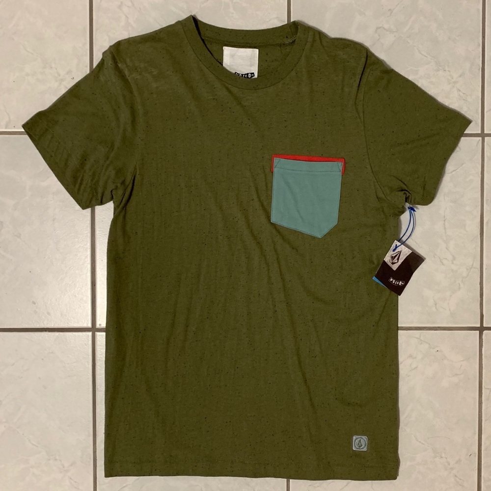 VOLCOM T-SHIRT.